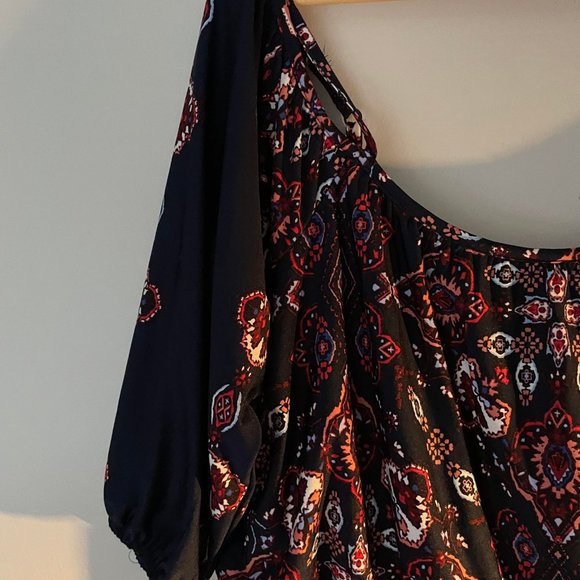 Mauricies Tunic - Women's Size 1 L  Floral Meets Geometric: A Fusion of Patterns - Picture 4 of 6